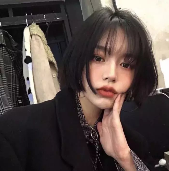 蒙面纱的男子